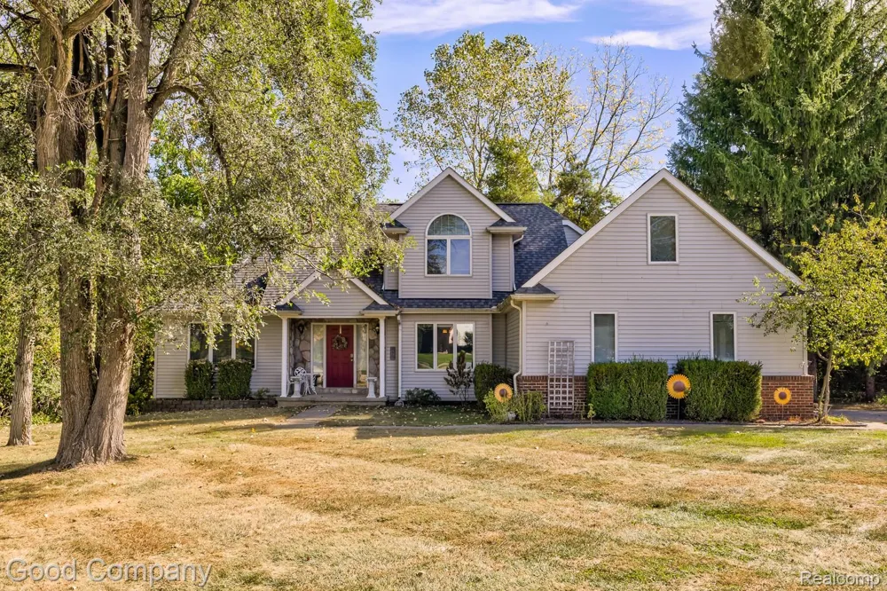 575 Lakes Edge Drive Oxford Village, MI 48371