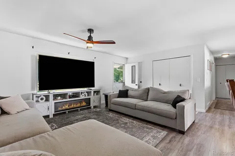 3685 Chesterfield Drive