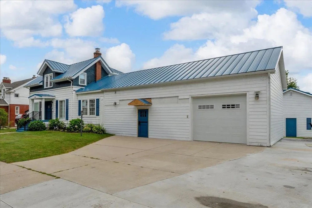1748 Saint Clair River Drive Algonac City, MI 48001