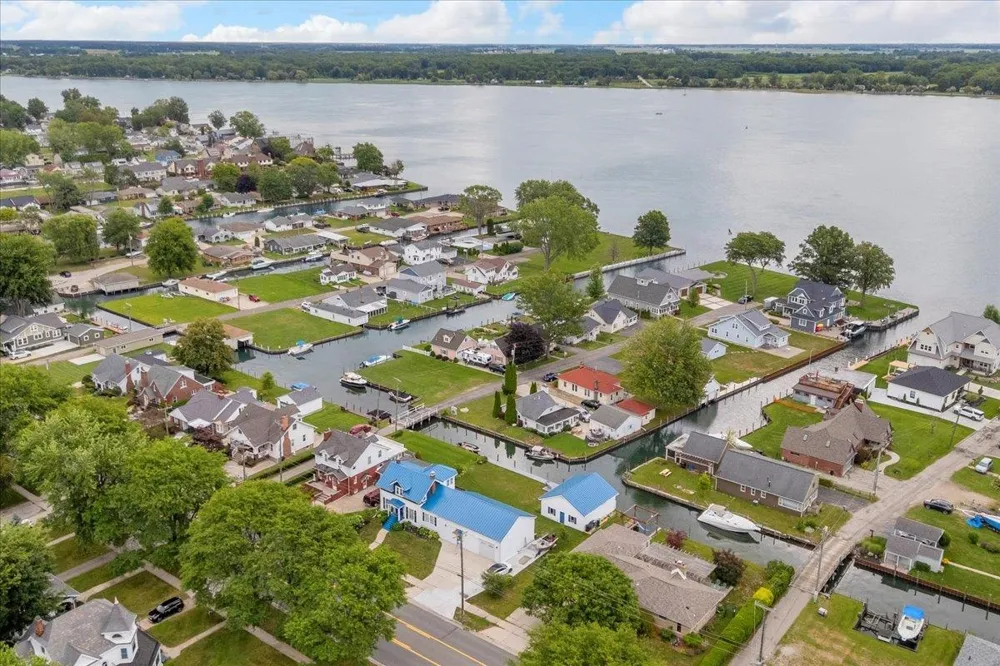 1748 Saint Clair River Drive Algonac City, MI 48001
