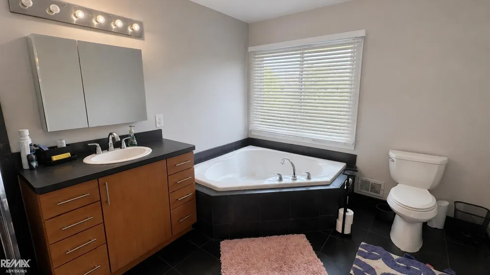 46654 West Ridge Drive Macomb Township, MI 48044