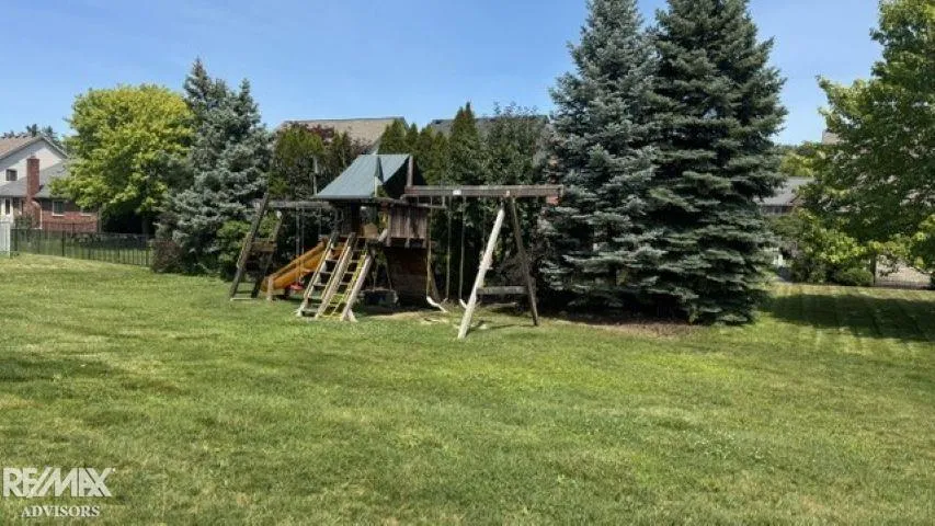 46654 West Ridge Drive Macomb Township, MI 48044
