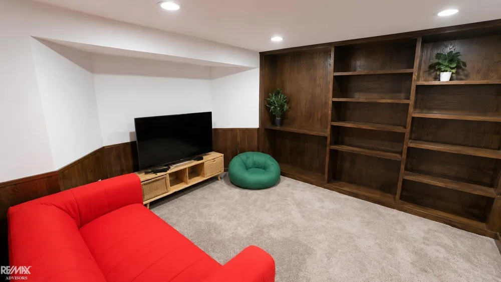 46654 West Ridge Drive Macomb Township, MI 48044