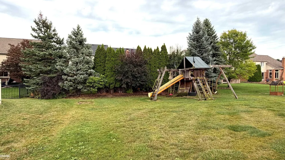 46654 West Ridge Drive Macomb Township, MI 48044