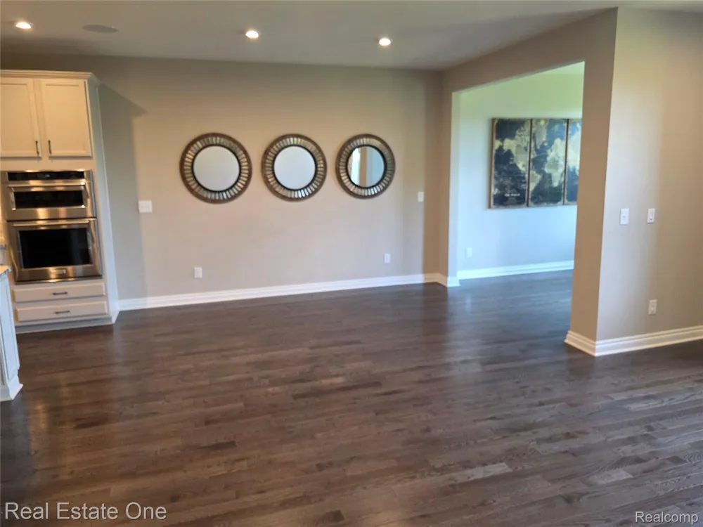 4913 Glenora Drive #98 Orion Charter Township, MI 48359