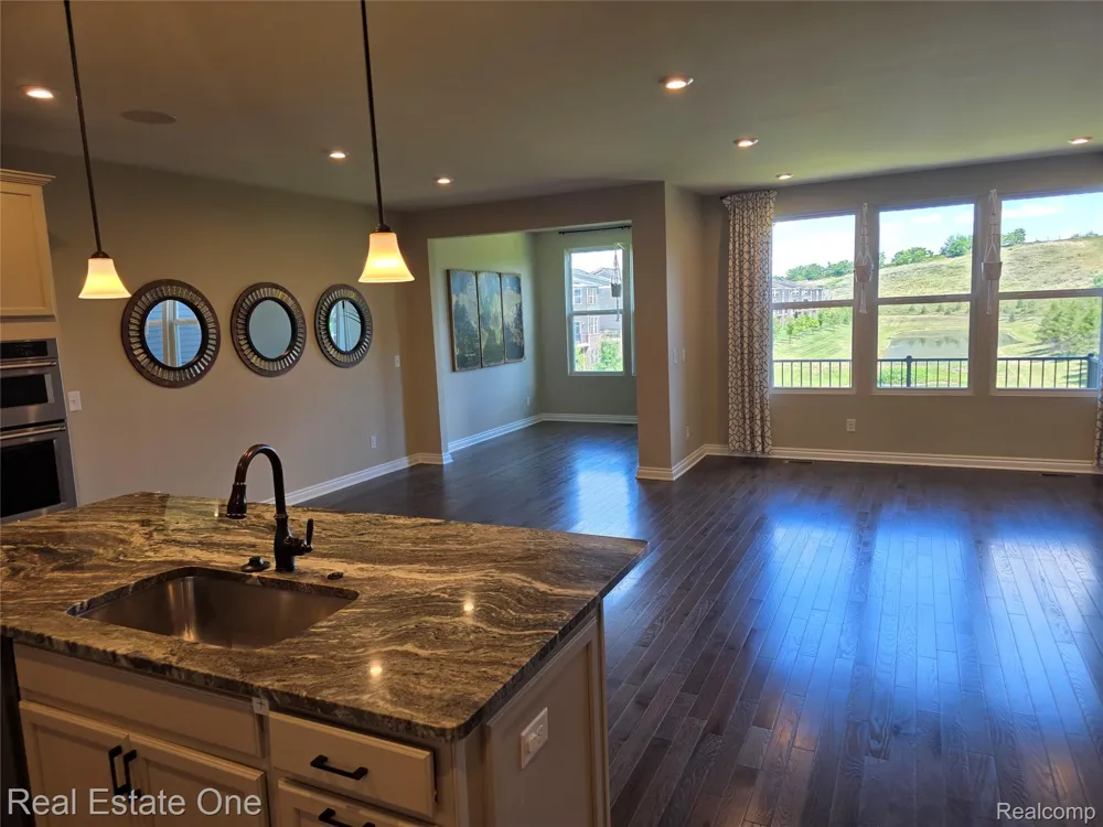 4913 Glenora Drive #98 Orion Charter Township, MI 48359