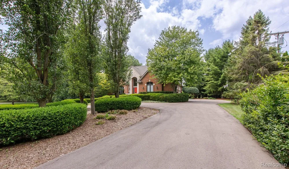 3720 Northwood Drive West Bloomfield Charter Township, MI 48324
