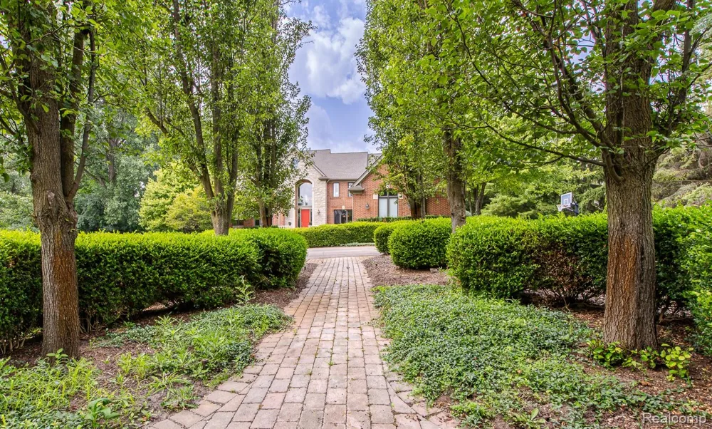 3720 Northwood Drive West Bloomfield Charter Township, MI 48324