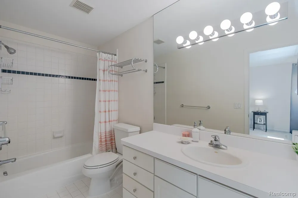 3720 Northwood Drive West Bloomfield Charter Township, MI 48324