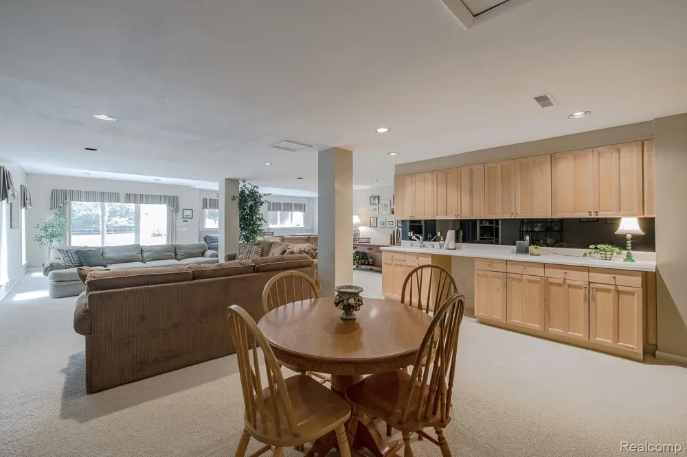 3720 Northwood Drive West Bloomfield Charter Township, MI 48324