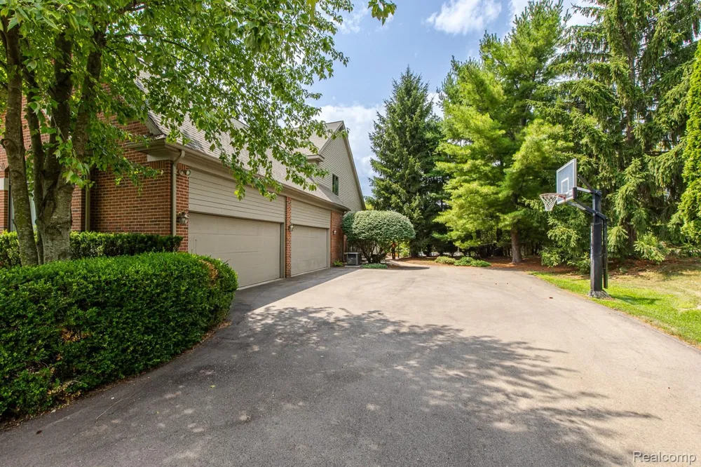 3720 Northwood Drive West Bloomfield Charter Township, MI 48324