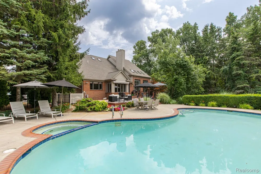 3720 Northwood Drive West Bloomfield Charter Township, MI 48324
