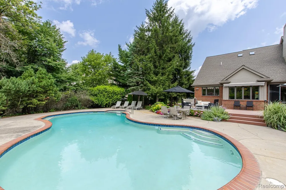3720 Northwood Drive West Bloomfield Charter Township, MI 48324