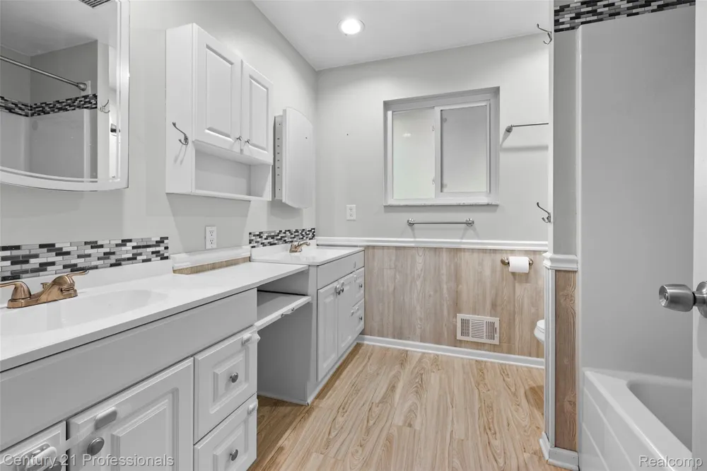 31991 STAMAN Farmington Hills City, MI 48336