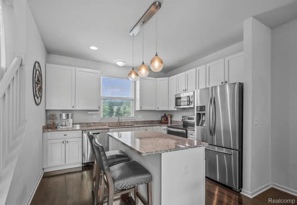 4621 BRADLEY CIRCLE Troy City, MI 48085