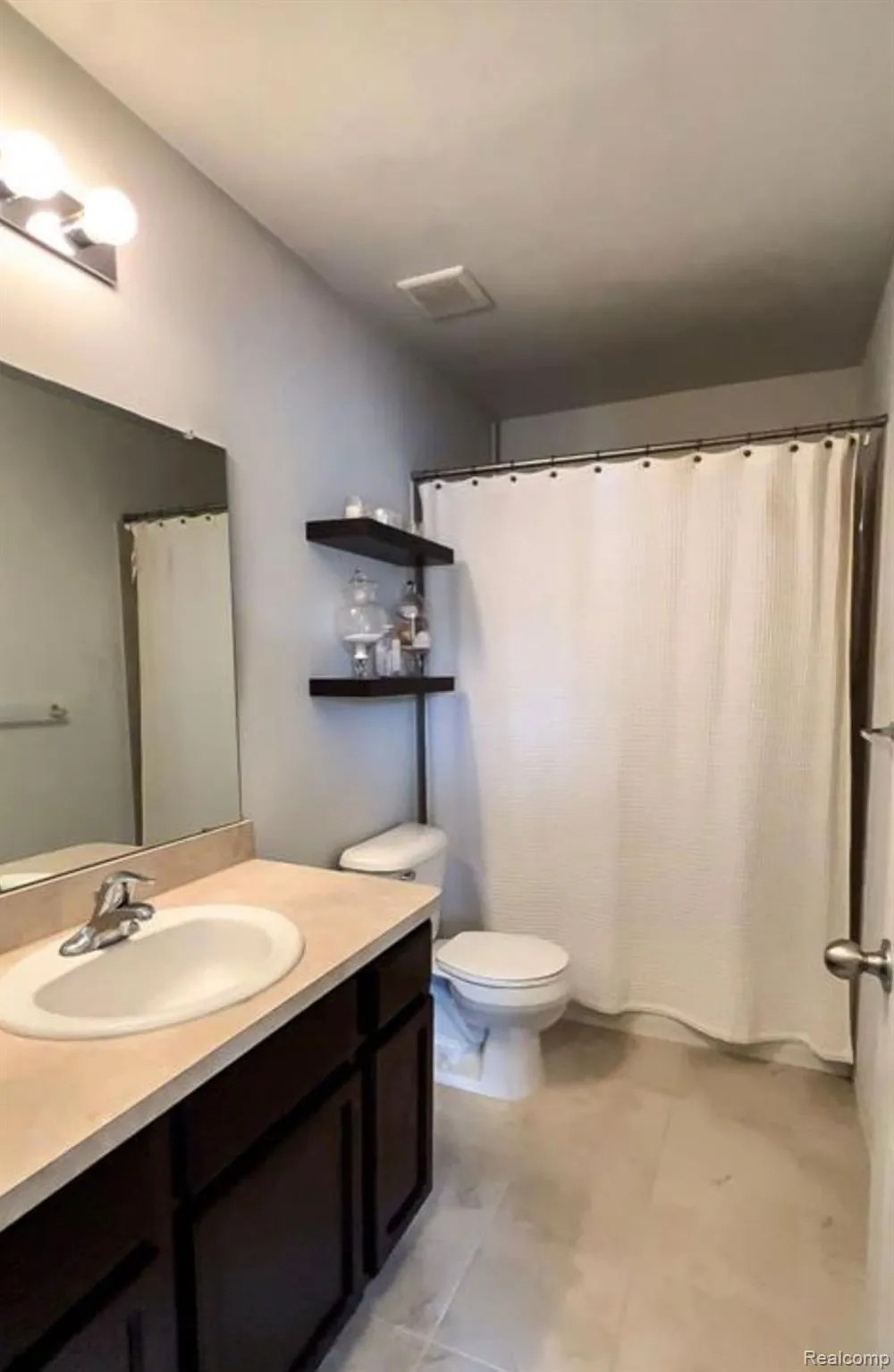 4621 BRADLEY CIRCLE Troy City, MI 48085