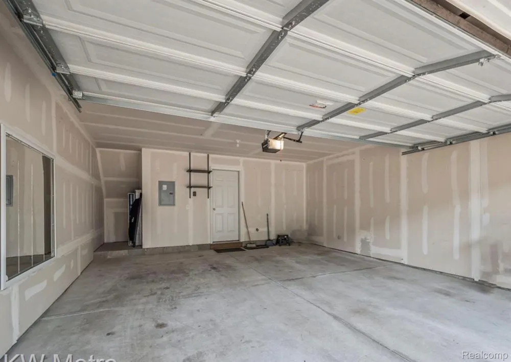 4621 BRADLEY CIRCLE Troy City, MI 48085