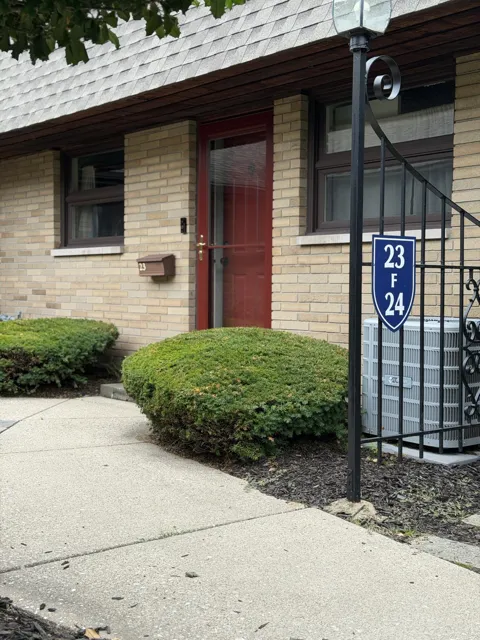 2727 S Lakeshore Drive #F23