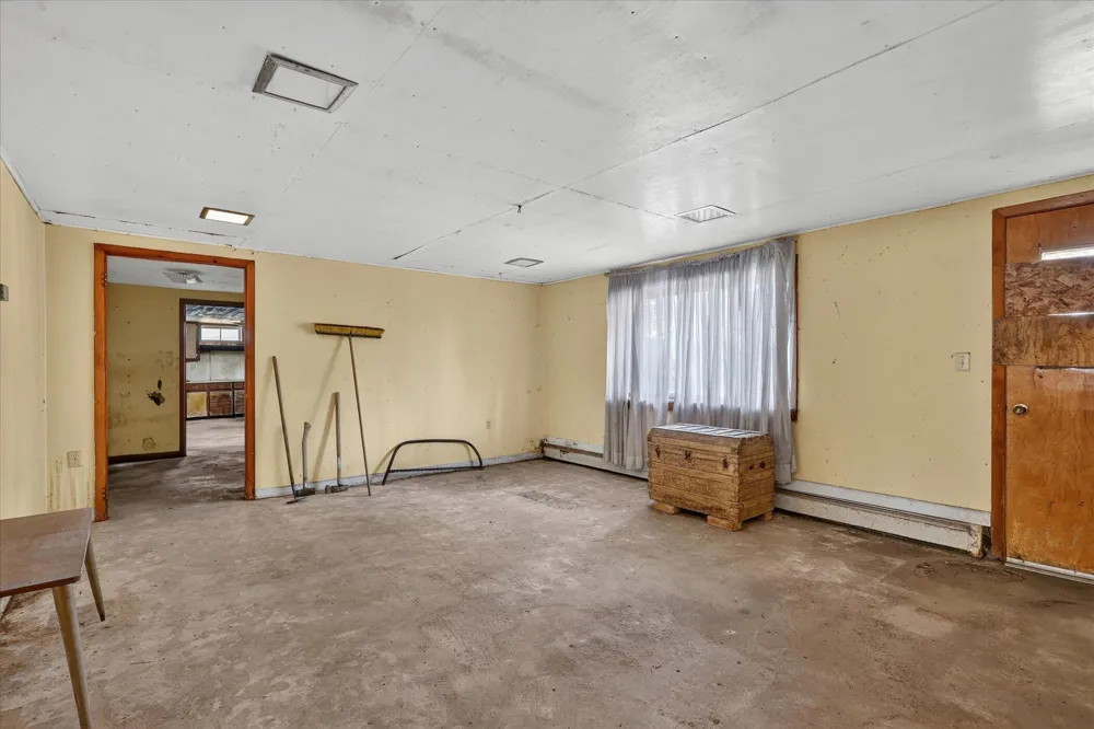 2610 S Shore Drive Crystal Township, MI 48818