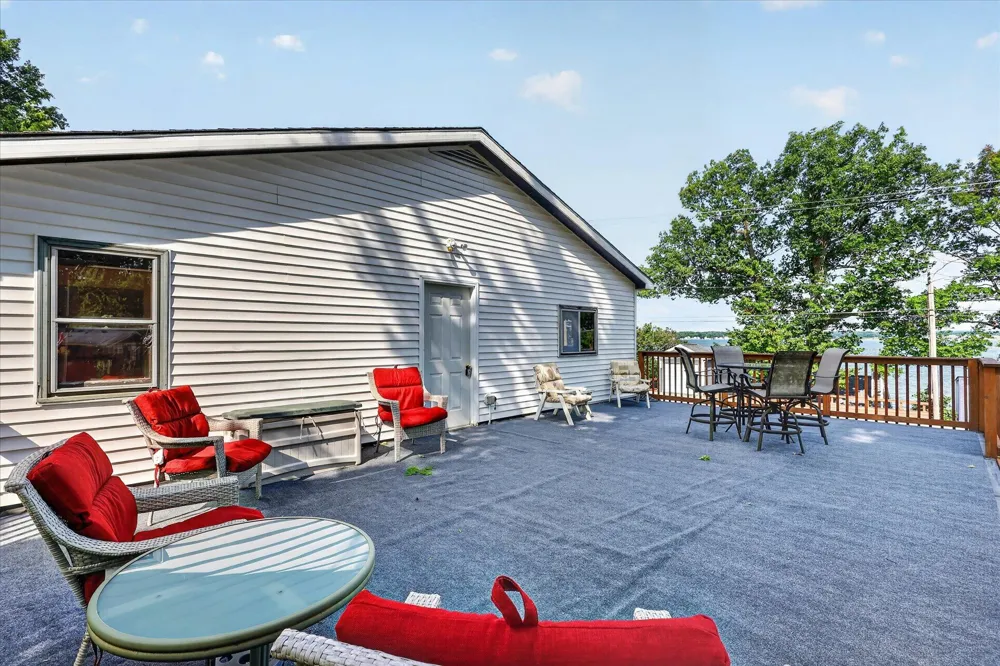 2610 S Shore Drive Crystal Township, MI 48818