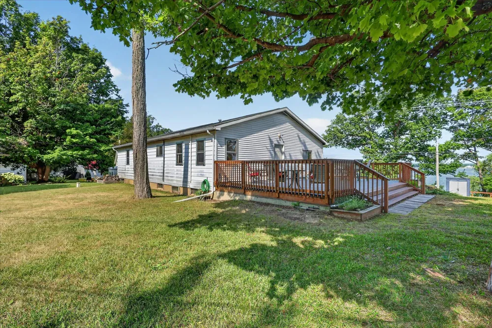 2610 S Shore Drive Crystal Township, MI 48818
