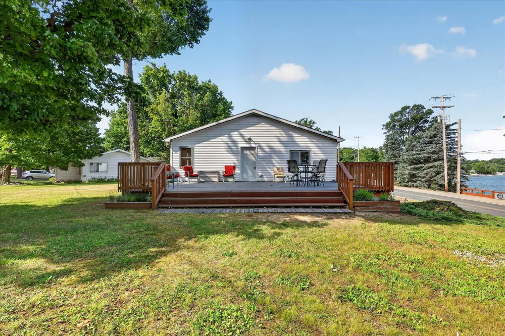 2610 S Shore Drive Crystal Township, MI 48818