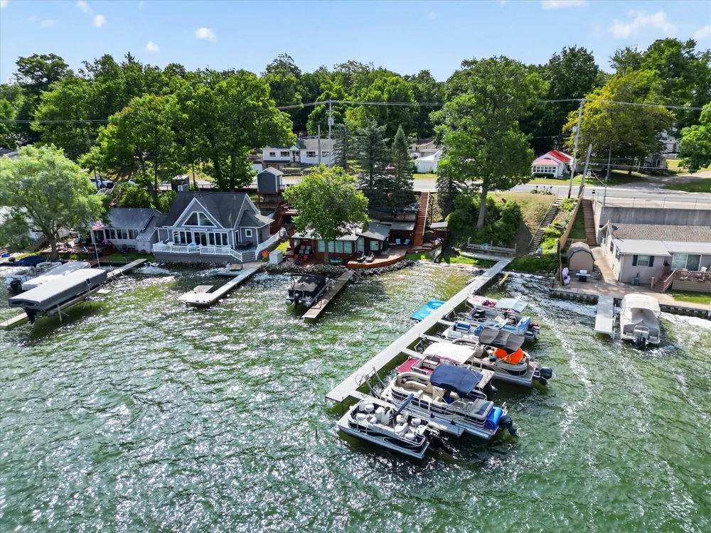 2610 S Shore Drive Crystal Township, MI 48818