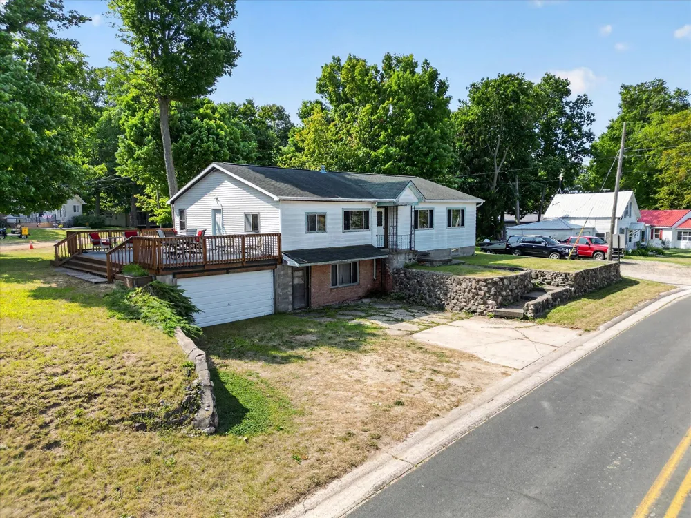 2610 S Shore Drive Crystal Township, MI 48818