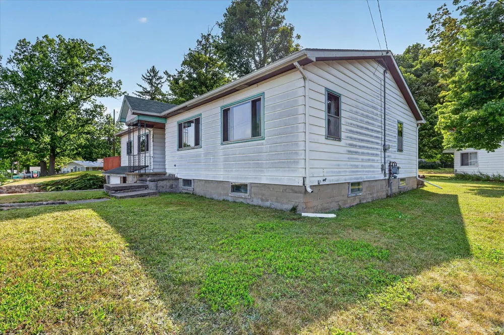 2610 S Shore Drive Crystal Township, MI 48818