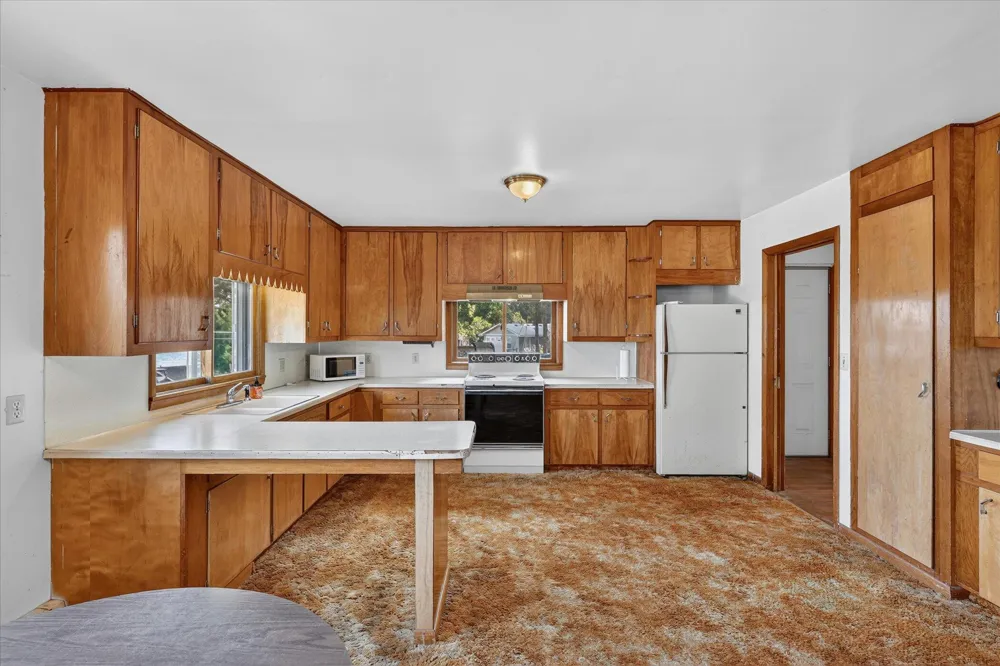 2610 S Shore Drive Crystal Township, MI 48818