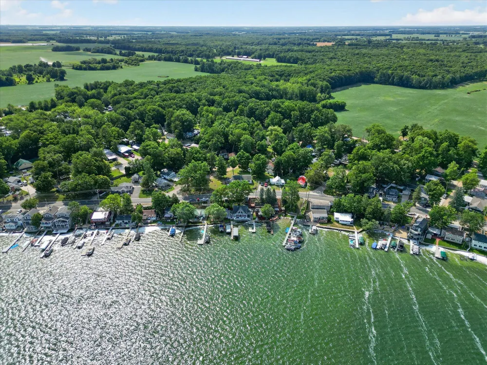 2610 S Shore Drive Crystal Township, MI 48818