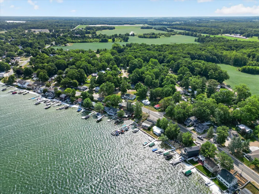 2610 S Shore Drive Crystal Township, MI 48818