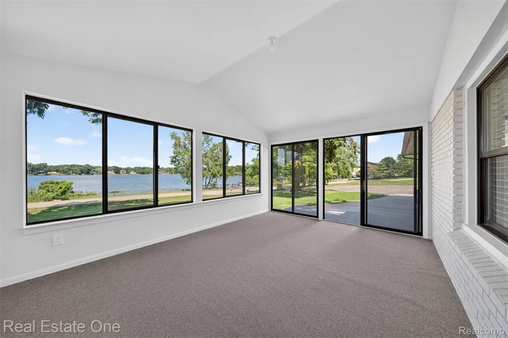 2079 Klingensmith Road Bloomfield Charter Township, MI 48302