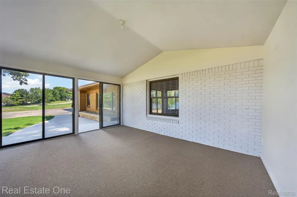 2079 Klingensmith Road Bloomfield Charter Township, MI 48302