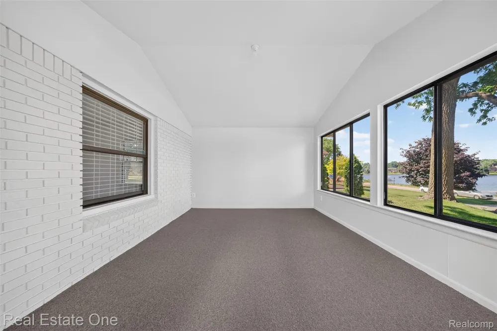 2079 Klingensmith Road Bloomfield Charter Township, MI 48302