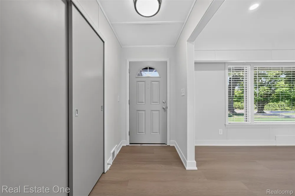 2079 Klingensmith Road Bloomfield Charter Township, MI 48302