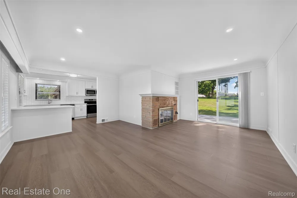 2079 Klingensmith Road Bloomfield Charter Township, MI 48302