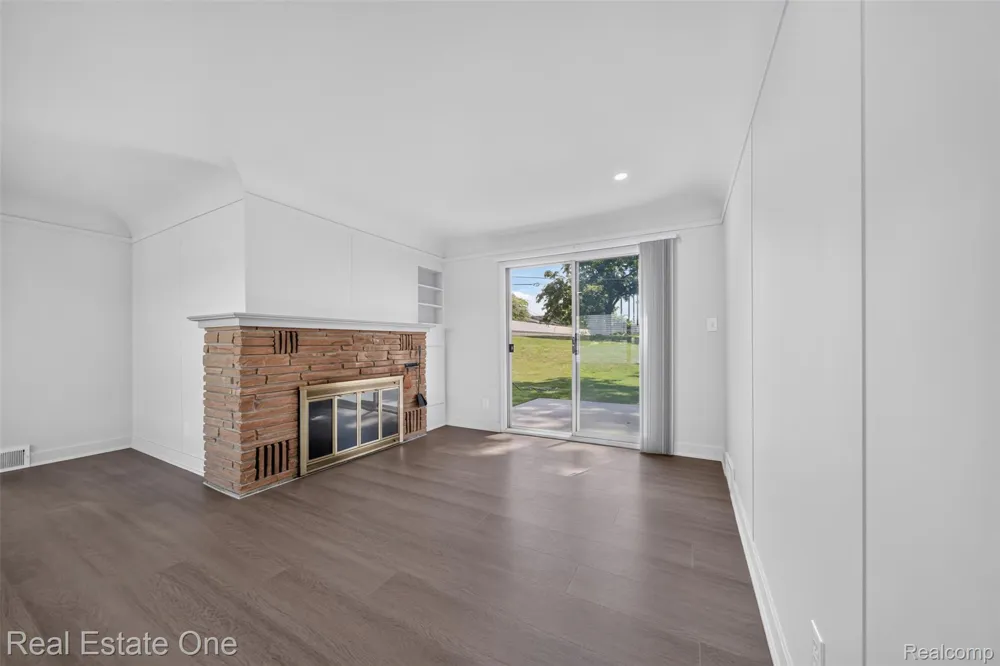2079 Klingensmith Road Bloomfield Charter Township, MI 48302