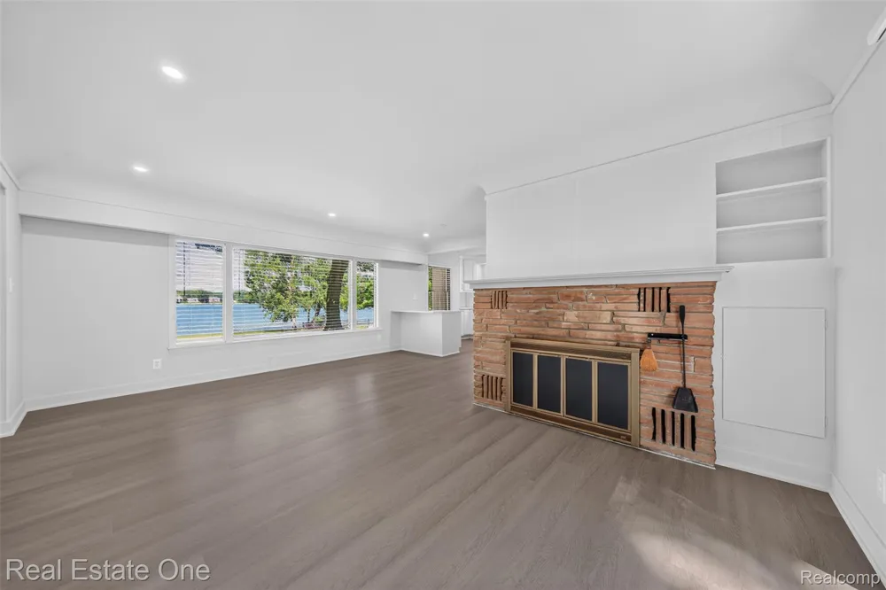 2079 Klingensmith Road Bloomfield Charter Township, MI 48302