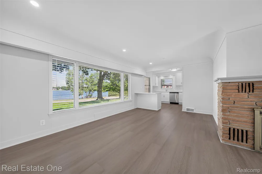 2079 Klingensmith Road Bloomfield Charter Township, MI 48302