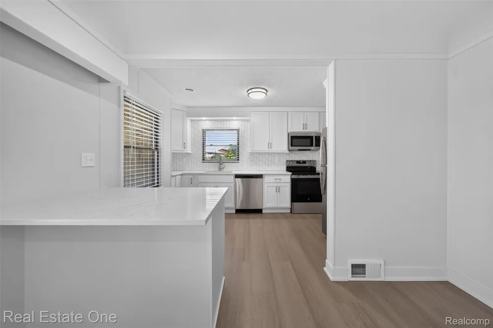 2079 Klingensmith Road Bloomfield Charter Township, MI 48302
