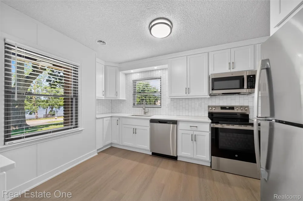 2079 Klingensmith Road Bloomfield Charter Township, MI 48302