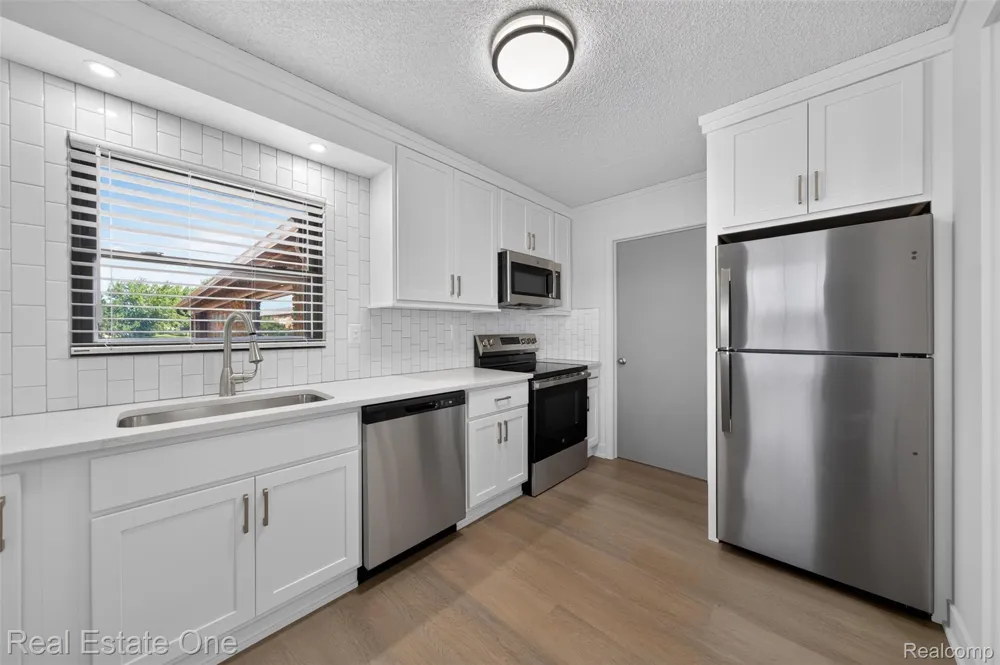 2079 Klingensmith Road Bloomfield Charter Township, MI 48302