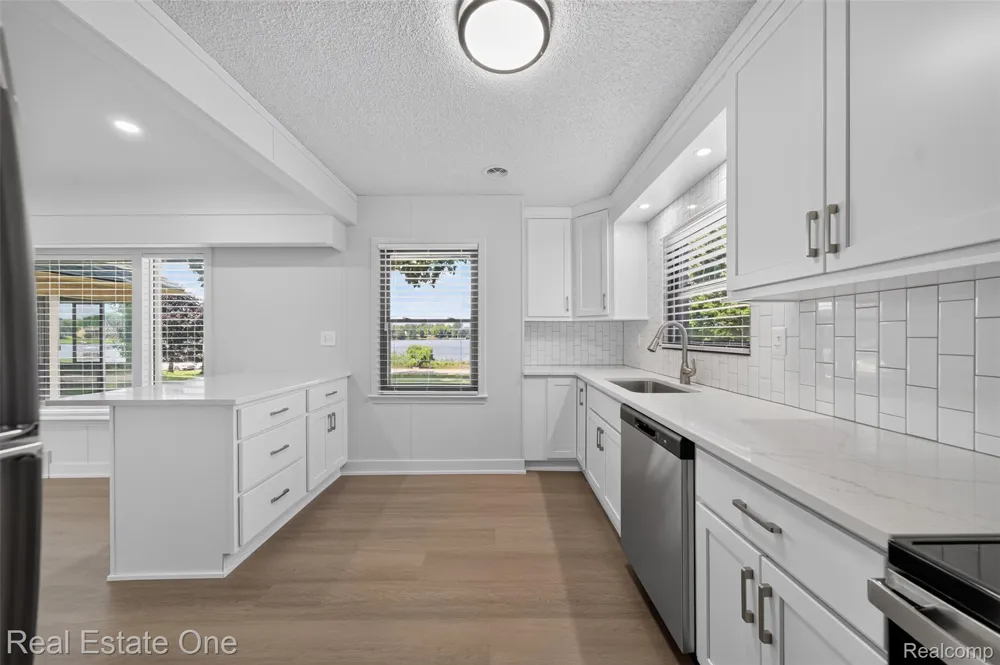 2079 Klingensmith Road Bloomfield Charter Township, MI 48302