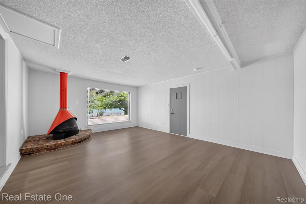 2079 Klingensmith Road Bloomfield Charter Township, MI 48302