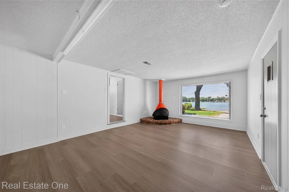 2079 Klingensmith Road Bloomfield Charter Township, MI 48302