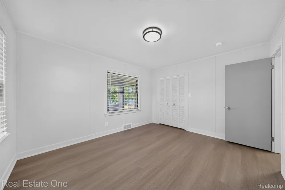 2079 Klingensmith Road Bloomfield Charter Township, MI 48302