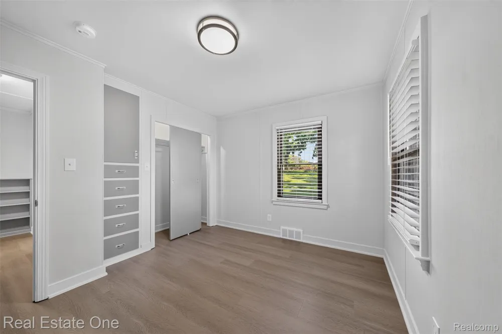 2079 Klingensmith Road Bloomfield Charter Township, MI 48302