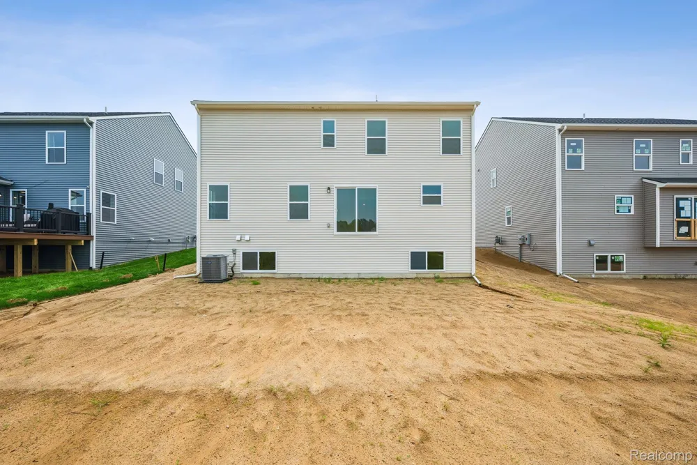 387 Edge Brook Holly Township, MI 48442