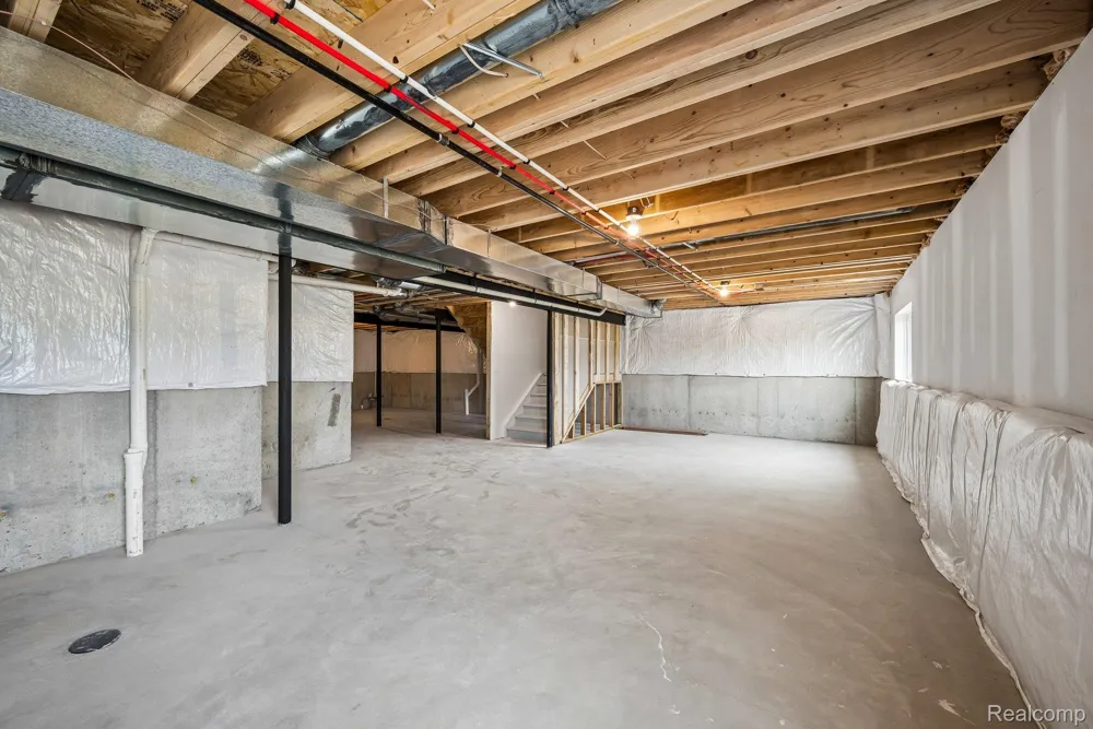 387 Edge Brook Holly Township, MI 48442